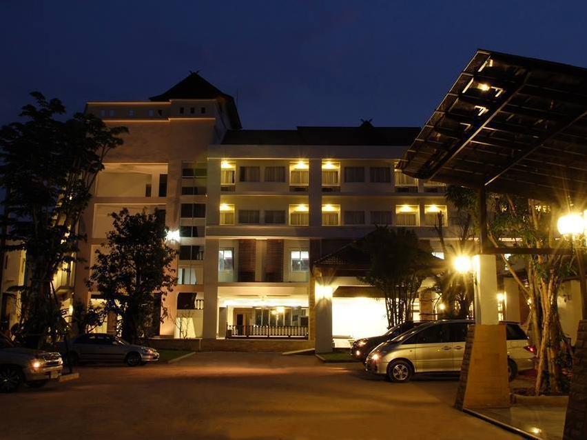 Nana Buri Hotel Chumphon Buitenkant foto