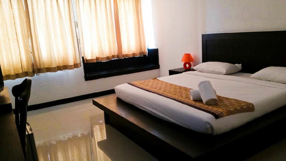 Nana Buri Hotel Chumphon Buitenkant foto