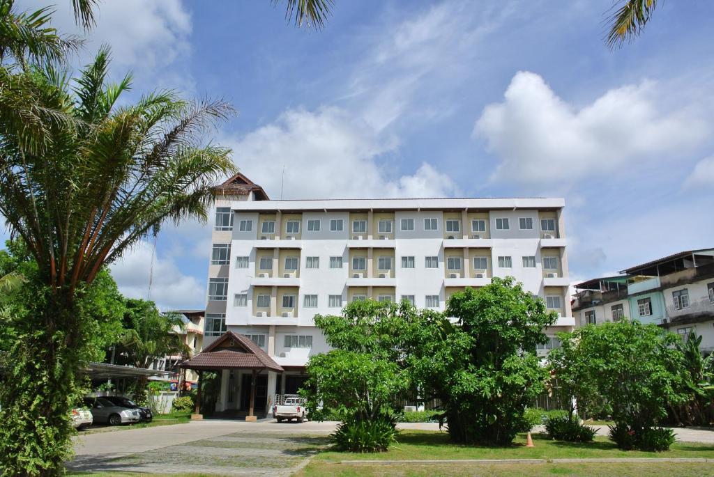 Nana Buri Hotel Chumphon Buitenkant foto