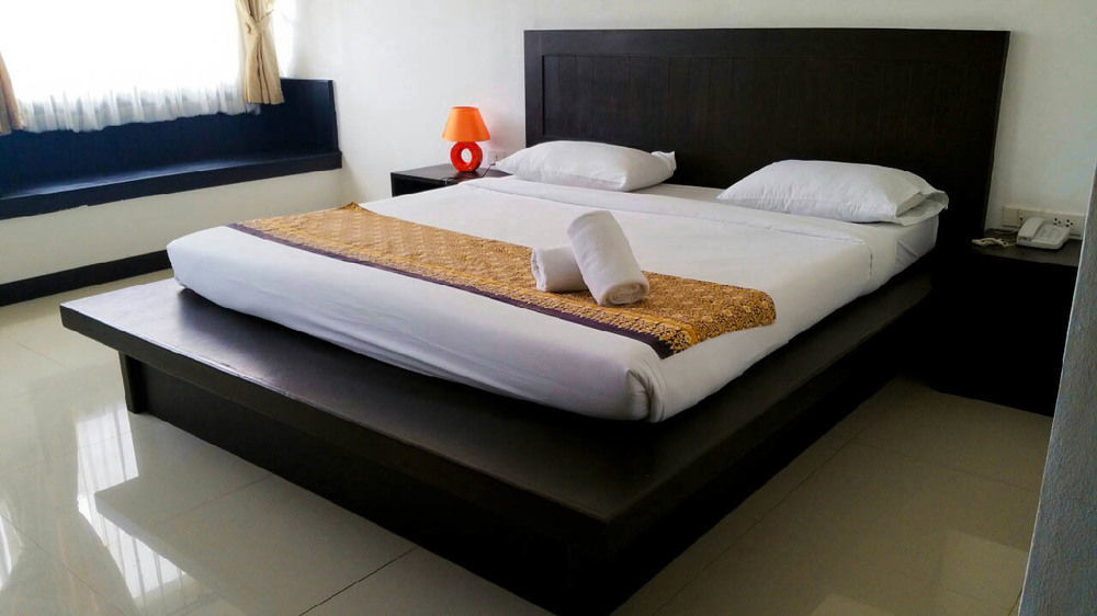 Nana Buri Hotel Chumphon Buitenkant foto