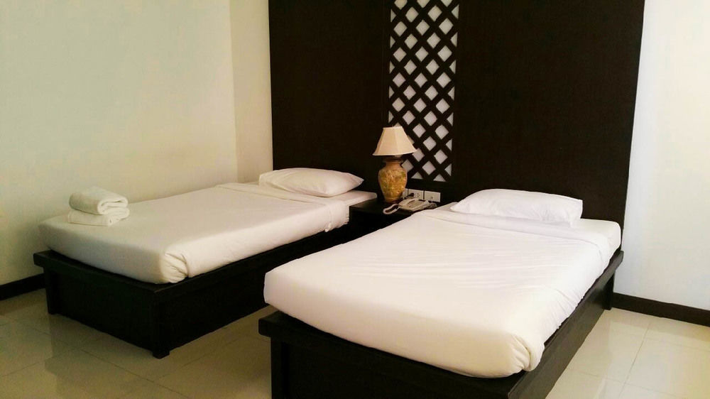 Nana Buri Hotel Chumphon Buitenkant foto