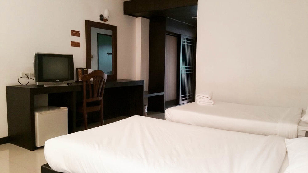 Nana Buri Hotel Chumphon Buitenkant foto