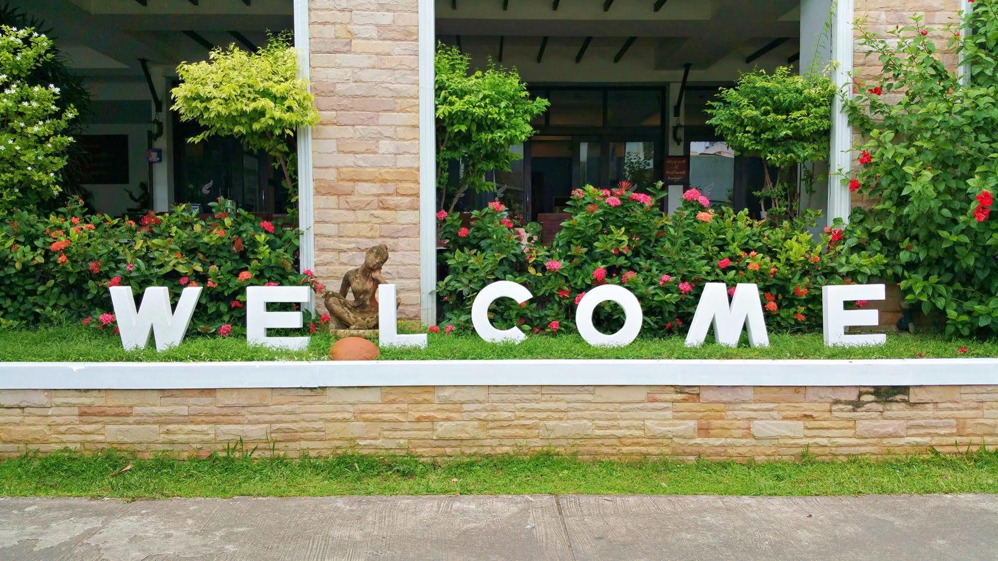 Nana Buri Hotel Chumphon Buitenkant foto