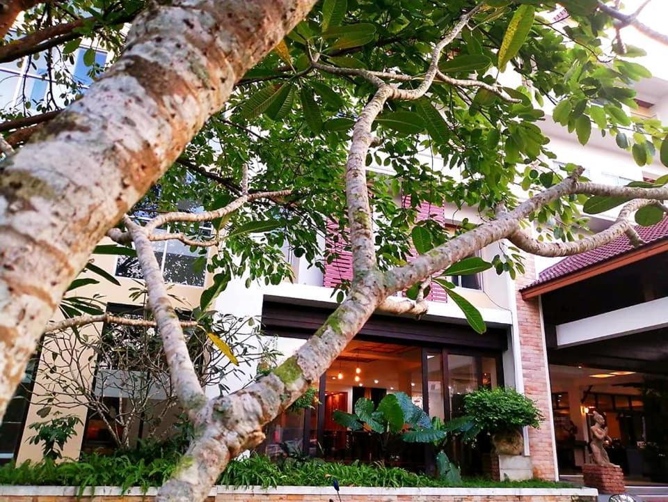 Nana Buri Hotel Chumphon Buitenkant foto