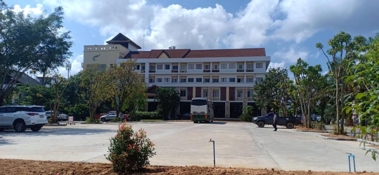 Nana Buri Hotel Chumphon Buitenkant foto