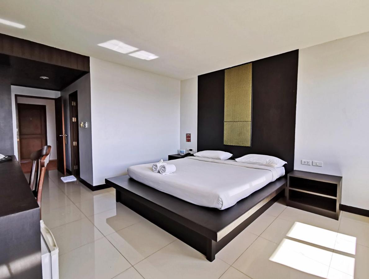 Nana Buri Hotel Chumphon Buitenkant foto