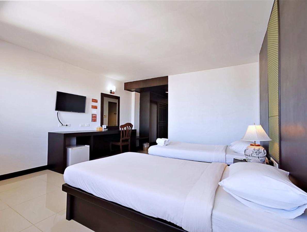 Nana Buri Hotel Chumphon Buitenkant foto