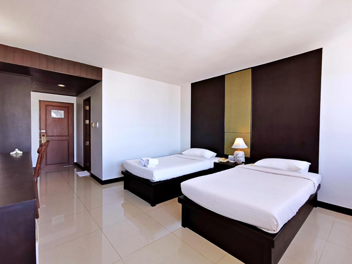 Nana Buri Hotel Chumphon Buitenkant foto