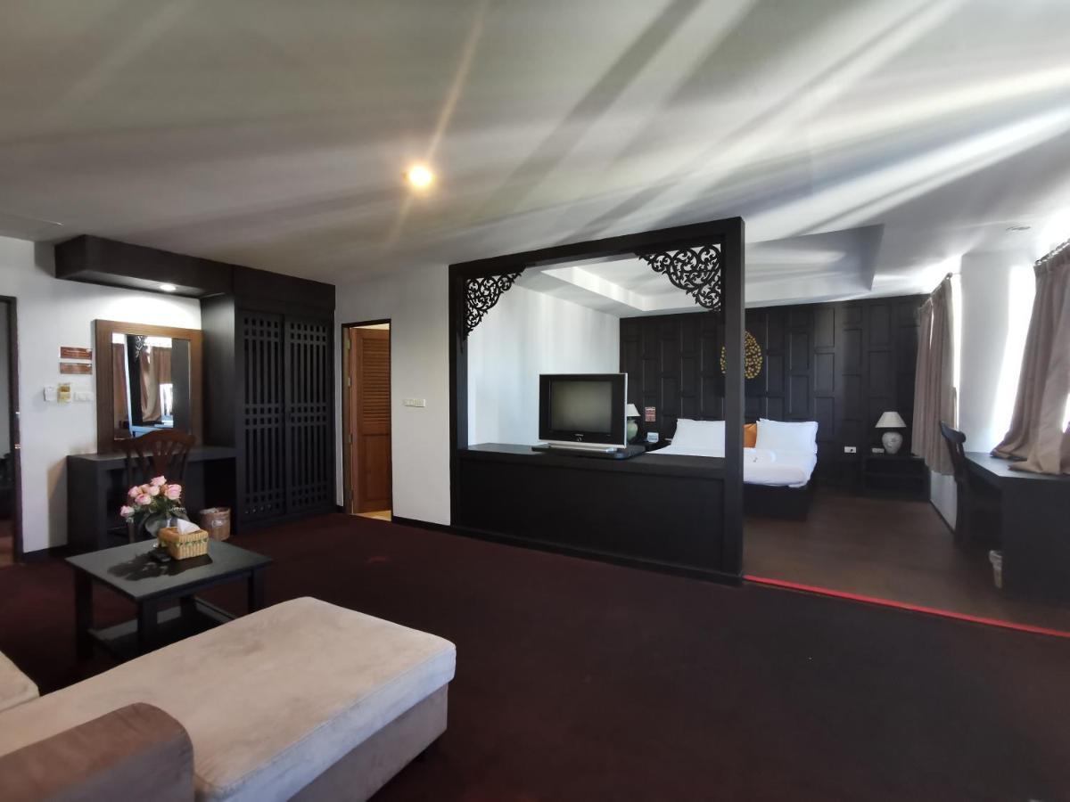 Nana Buri Hotel Chumphon Buitenkant foto
